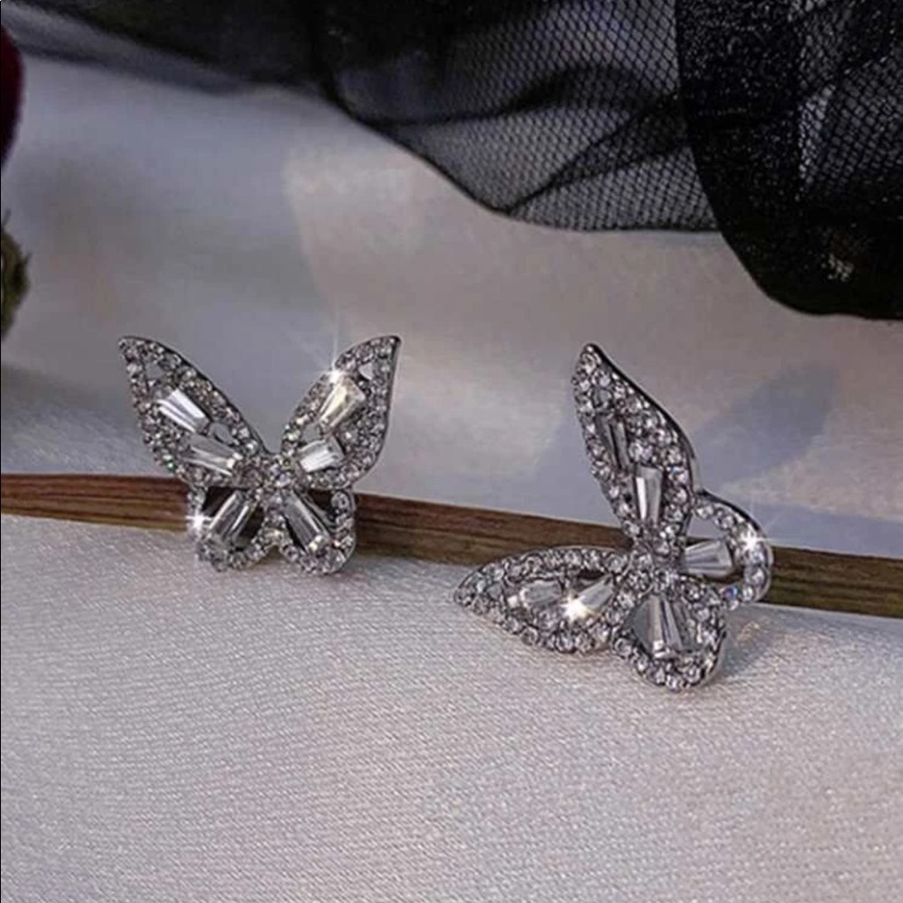 New Gorgeous Sparkly 925 Silver Butterfly Stud Ear - Picture 5 of 6